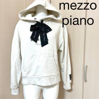 メゾピアノ(mezzo piano)のmezzo piano プルオーバー　パーカー　刺繍ロゴ　リボン(その他)