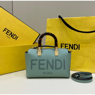 フェンディ 新作の通販 300点以上 | FENDIを買うならラクマ