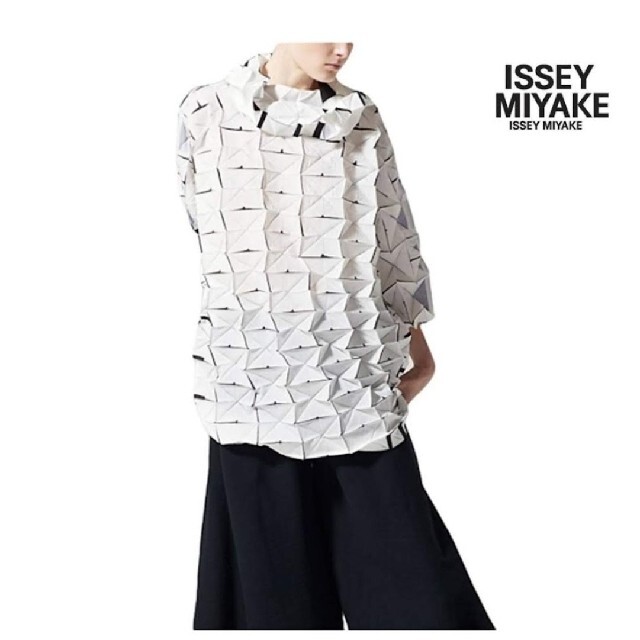 ISSEY MIYAKE(イッセイミヤケ)の美品　ISSEY MIYAKE　イッセイミヤケ　オリガミ　長袖　トップス レディースのトップス(シャツ/ブラウス(長袖/七分))の商品写真