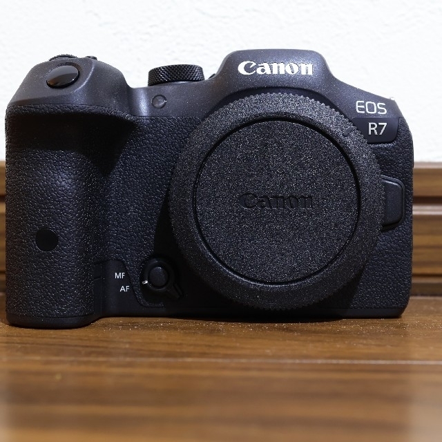 Canon(キヤノン)のcanon キヤノン EOS R7 ボディのみ スマホ/家電/カメラのカメラ(ミラーレス一眼)の商品写真