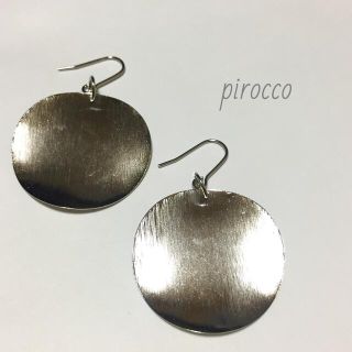 シルバーカラー　ゆがみモチーフ　サークルピアス(ピアス)