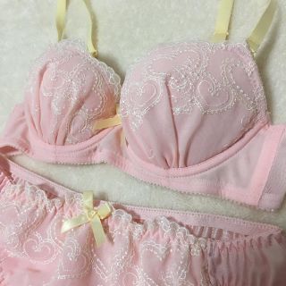 チュチュアンナ(tutuanna)の新品未使用☆二枚セット☆B65(ブラ&ショーツセット)