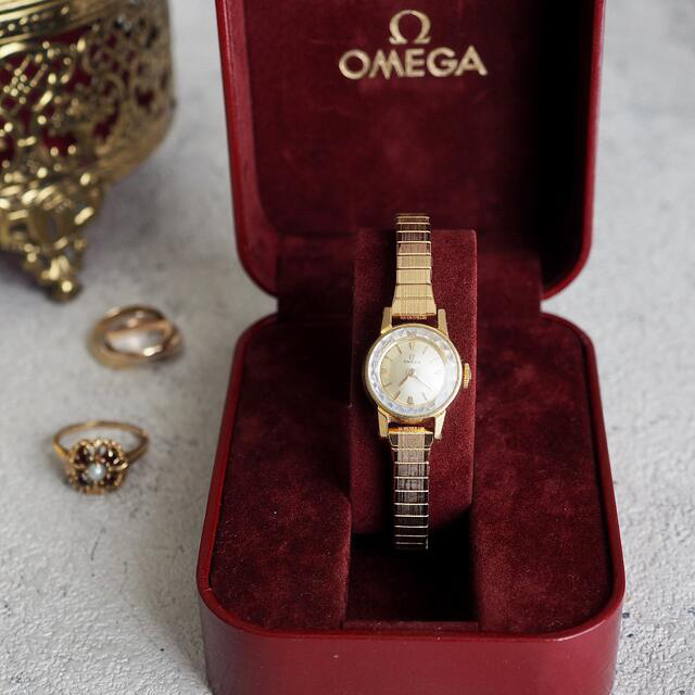 OMEGA(オメガ)の美品✨OMEGA サファイアカットガラス 新品ベルト✨カルティエ agete レディースのファッション小物(腕時計)の商品写真