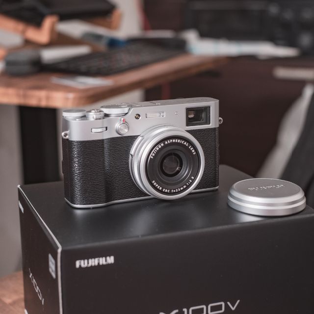 Fujifilm X100V シルバー