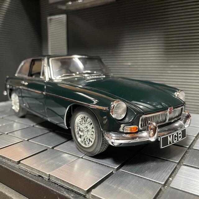 激レア！絶版未展示品　オートアート1/18 MGB GT クーペ　MKⅡ