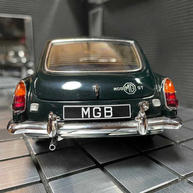 激レア!絶版未展示品 オートアート1/18 MGB GT クーペ MKⅡ