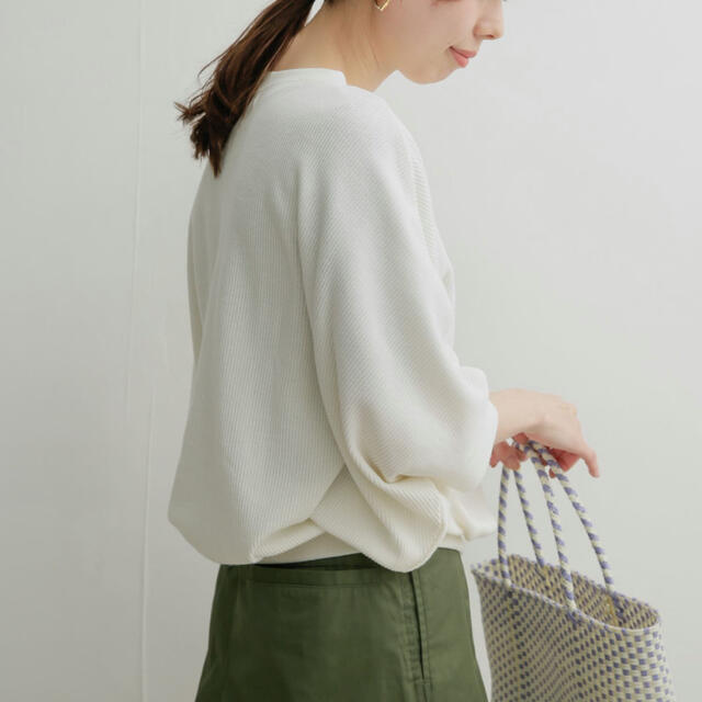 URBAN RESEARCH DOORS(アーバンリサーチドアーズ)の新品☆アーバンリサーチドアーズ　タックフライスワイドTシャツ レディースのトップス(Tシャツ(半袖/袖なし))の商品写真