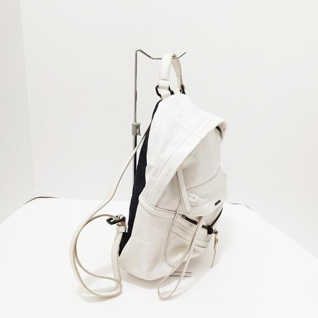 DIESEL - DIESEL(ディーゼル) リュックサック - 白の通販 by DIESEL - DIESEL(ディーゼル) リュックサック - 白の通販 by