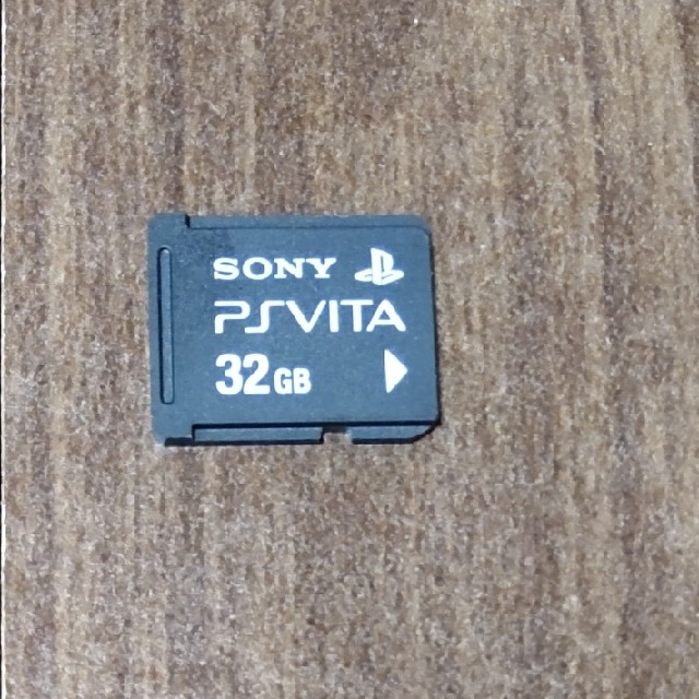 PlayStation Vita(プレイステーションヴィータ)のpsvita 本体 中古 ライムグリーンカラー エンタメ/ホビーのゲームソフト/ゲーム機本体(携帯用ゲーム機本体)の商品写真