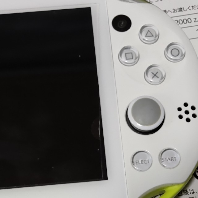 PlayStation Vita(プレイステーションヴィータ)のpsvita 本体 中古 ライムグリーンカラー エンタメ/ホビーのゲームソフト/ゲーム機本体(携帯用ゲーム機本体)の商品写真