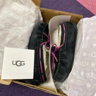 【美品】UGG  スリッポン　US01（日本20㎝）紫ラメ　箱あり