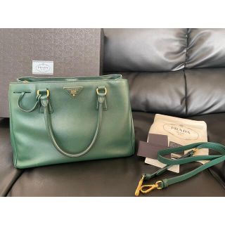 PRADA(バッグ ・ グリーン・カーキ/緑色系)のフリマアイテム一覧 PRADA(バッグ ・ グリーン・カーキ/緑色系)のフリマアイテム一覧