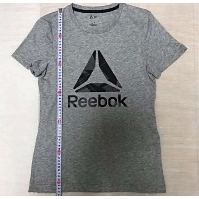 Reebok(リーボック)の送料無料 新品 Reebok WOR DELTA ロゴ グラフィック Tシャツ レディースのトップス(Tシャツ(半袖/袖なし))の商品写真