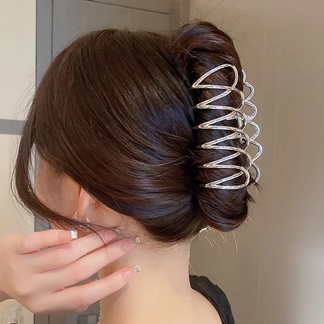 chip.and.dale様専用ヘアクリップ♥︎︎すずらん.パール付 他の通販 by ...