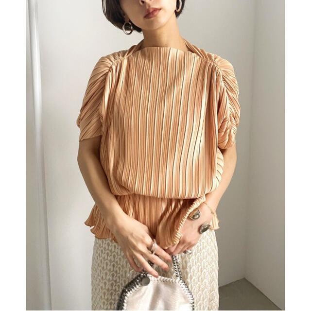 Ameri VINTAGE(アメリヴィンテージ)の【新品タグ付】Ameri VINTAGE MEDI ANEMONE PLEATS レディースのトップス(シャツ/ブラウス(半袖/袖なし))の商品写真