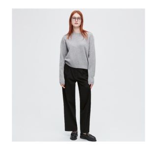 ユニクロ(UNIQLO)の新品未使用　ユニクロ　タックワイドパンツM　黒(カジュアルパンツ)