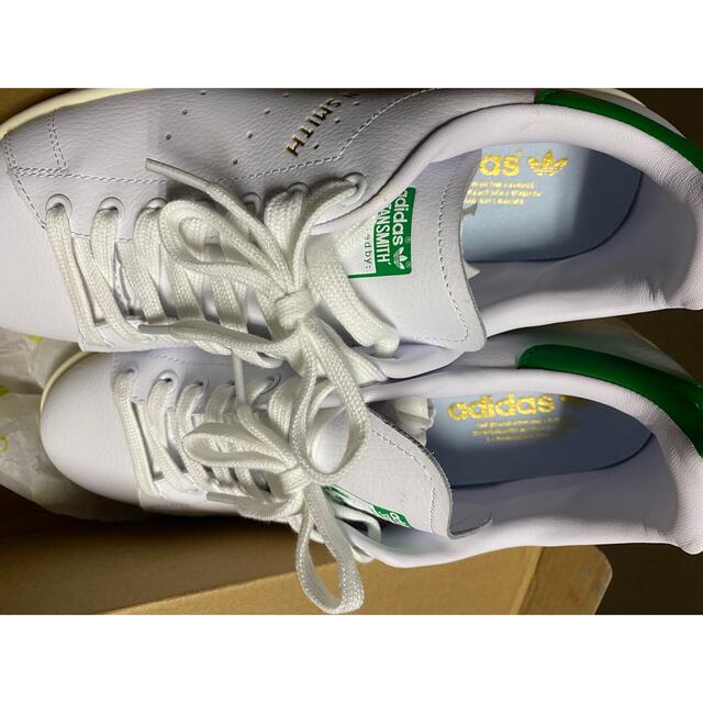 adidas(アディダス)の2015 adidas スタンスミス 白×緑 US10 新品 S75074 メンズの靴/シューズ(スニーカー)の商品写真