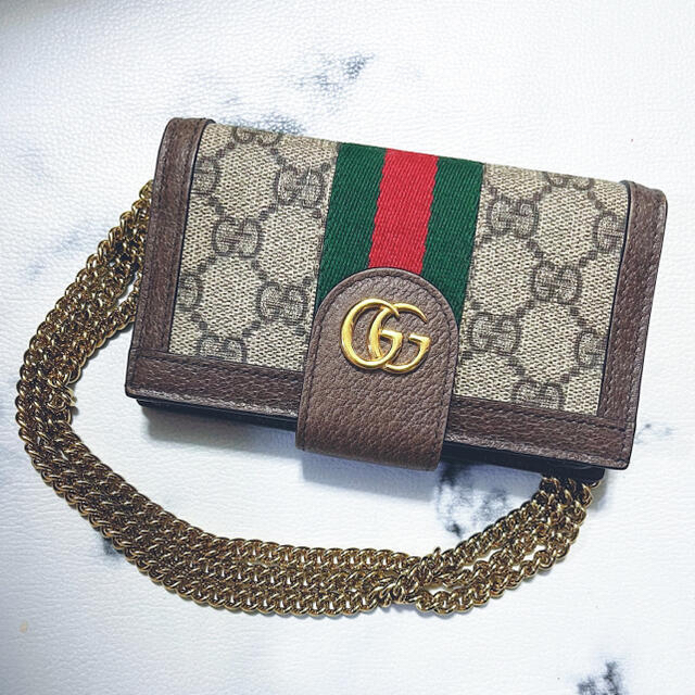 Gucci(グッチ)のGUCCI♡iphone♡ケース♡チェーン スマホ/家電/カメラのスマホアクセサリー(iPhoneケース)の商品写真