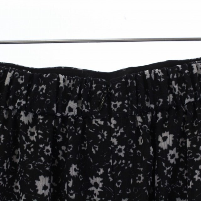 Mystrada(マイストラーダ)のマイストラーダ 19AW ペイントフラワースカート ロング 花柄 38 M 黒 レディースのスカート(ロングスカート)の商品写真