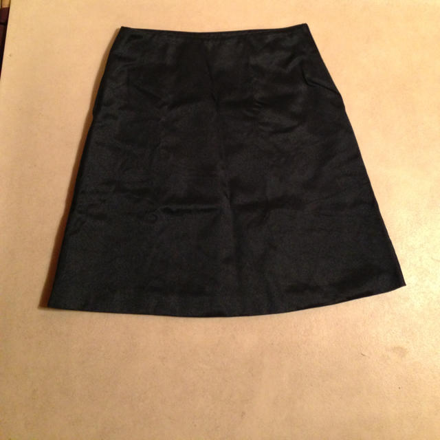 A.P.C(アーペーセー)のシンプル黒スカート レディースのスカート(ひざ丈スカート)の商品写真