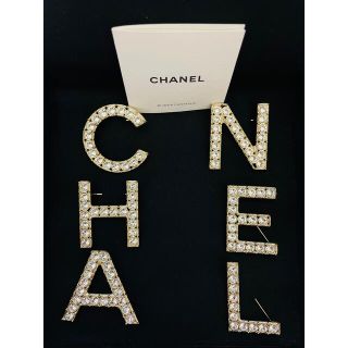 シャネル(CHANEL)の【huyenvu68様専用】CHANEL 2019SS ブローチ(ブローチ/コサージュ)