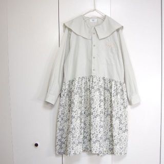 グレー花柄シャツワンピ　くまポケット　リメイク(ひざ丈ワンピース)