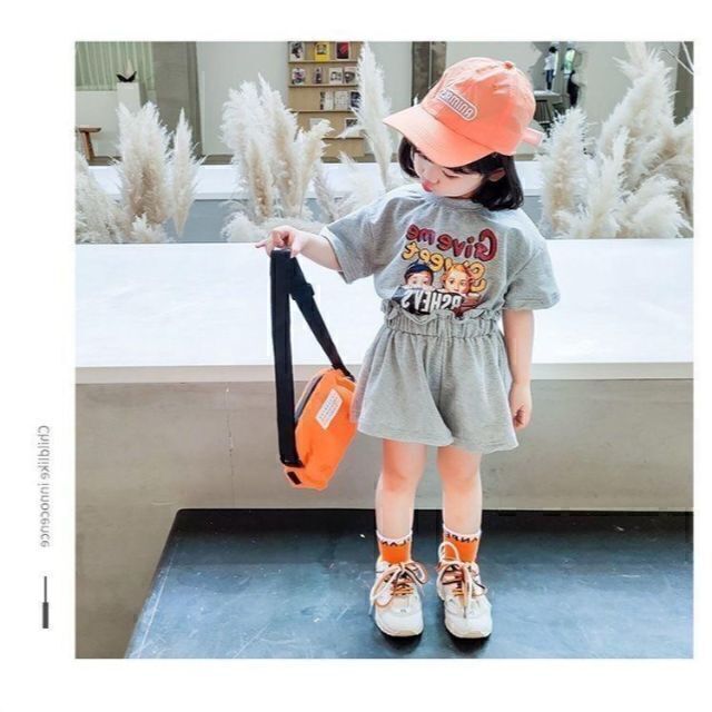 キッズセットアップ　ゆったりＴシャツ　ショートパンツ　女の子夏服グレー90 キッズ/ベビー/マタニティのキッズ服女の子用(90cm~)(ワンピース)の商品写真