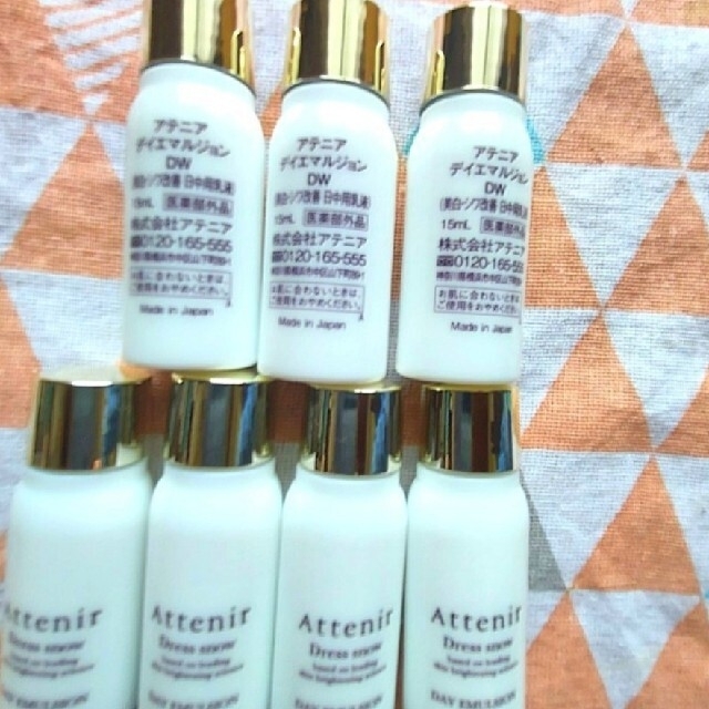 Attenir(アテニア)の【アテニア】ドレススノーデイエマルジョン15ml×7本 コスメ/美容のスキンケア/基礎化粧品(乳液/ミルク)の商品写真