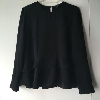 ザラ(ZARA)の【美品】ZARA フリルブラウス ブラック 黒(シャツ/ブラウス(長袖/七分))