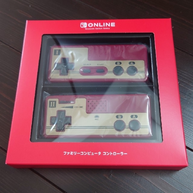 Nintendo Switch(ニンテンドースイッチ)の新品 ファミリーコンピュータ コントローラー エンタメ/ホビーのゲームソフト/ゲーム機本体(家庭用ゲーム機本体)の商品写真
