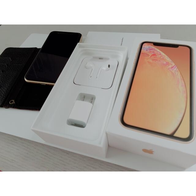 iPhone(アイフォーン)のiPhoneXR★バッテリー88% スマホ/家電/カメラのスマートフォン/携帯電話(スマートフォン本体)の商品写真