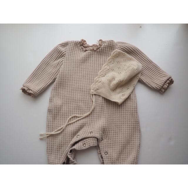 ZARA KIDS(ザラキッズ)のmonbebeマンスリーフォトワッフルロンパースボンネットセット キッズ/ベビー/マタニティのベビー服(~85cm)(カバーオール)の商品写真