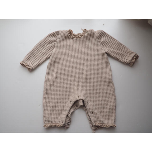 ZARA KIDS(ザラキッズ)のmonbebeマンスリーフォトワッフルロンパースボンネットセット キッズ/ベビー/マタニティのベビー服(~85cm)(カバーオール)の商品写真