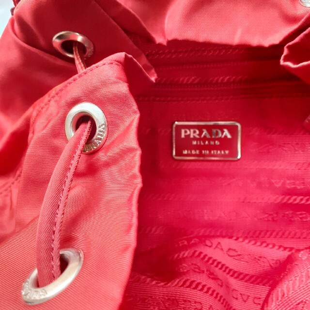 PRADA(プラダ)の赤PRADAリュック レディースのバッグ(リュック/バックパック)の商品写真