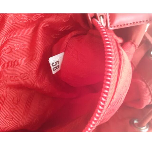 PRADA(プラダ)の赤PRADAリュック レディースのバッグ(リュック/バックパック)の商品写真