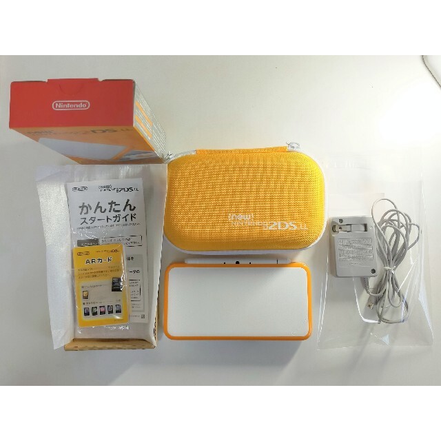 ニンテンドー2DS(ニンテンドー2DS)の【美品】ニンテンドー2DSLL ホワイトxイエロー ACアダプター 同色ポーチ エンタメ/ホビーのゲームソフト/ゲーム機本体(携帯用ゲーム機本体)の商品写真