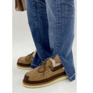 ドゥーズィエムクラス(DEUXIEME CLASSE)のsuicoke スイコック　ムートンモカシン　38 美品　(スリッポン/モカシン)