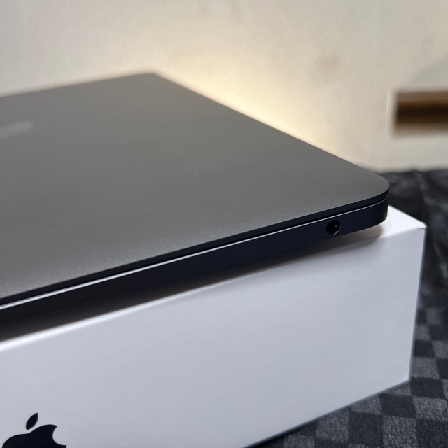 Apple(アップル)の美品 Apple Macbook Air M1モデル 8GB 256GB  スマホ/家電/カメラのPC/タブレット(ノートPC)の商品写真