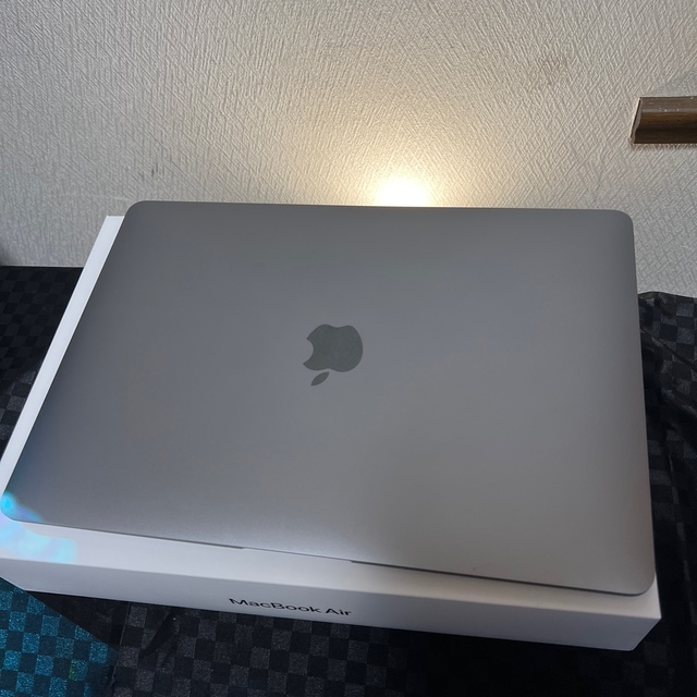 Apple(アップル)の美品 Apple Macbook Air M1モデル 8GB 256GB  スマホ/家電/カメラのPC/タブレット(ノートPC)の商品写真