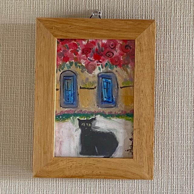 絵画 。壁掛け絵原画【ヨーロッパのバラ園で、休んでいるかわいい黒猫