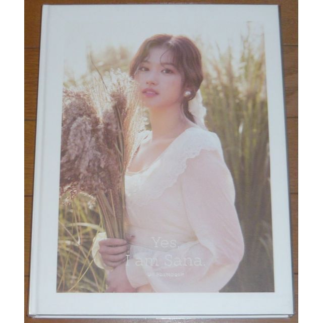 Yes, I am Sana 1ST PHOTOBOOK (White Ver)