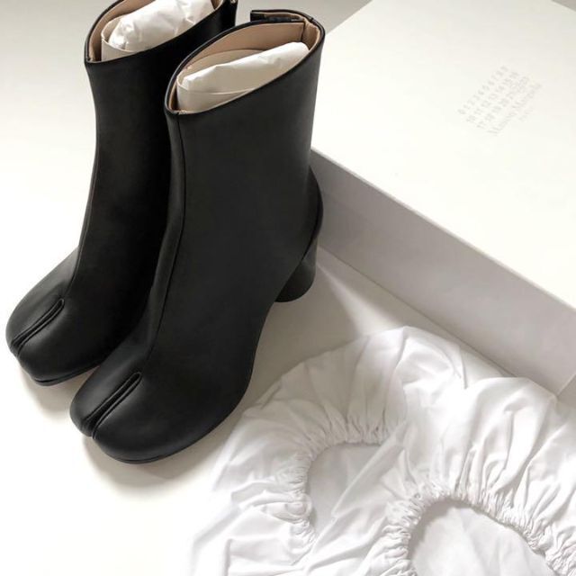 柔らかな質感の 新品/38 メゾン マルジェラ タビ 足袋ブーツ 英字プリント tabi ブーツ