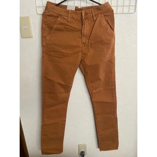 ヌーディジーンズ(Nudie Jeans)の【新品】【未使用】nudie jeans チノパン ブラウン スリムフィット(チノパン)