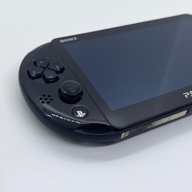 PlayStation Vita(プレイステーションヴィータ)のPlayStation®Vita（PCH-2000シリーズ） Wi-Fiモデル エンタメ/ホビーのゲームソフト/ゲーム機本体(携帯用ゲーム機本体)の商品写真