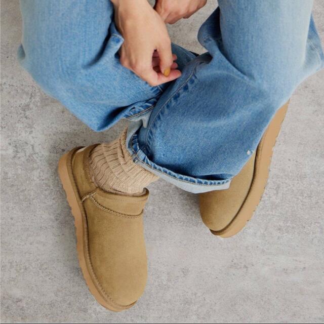 FRAMeWORK(フレームワーク)の★新品未使用★FRAMeWORK UGG CLASSIC SLIPPER 2 レディースの靴/シューズ(スリッポン/モカシン)の商品写真