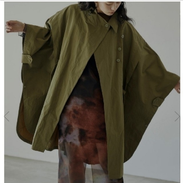 Ameri VINTAGE(アメリヴィンテージ)のROUND MILITARY PONCHO レディースのジャケット/アウター(ポンチョ)の商品写真