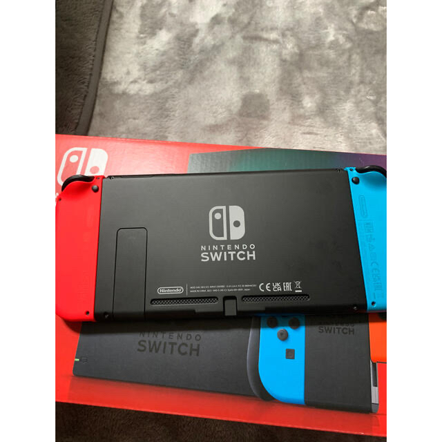 Nintendo Switch(ニンテンドースイッチ)のSwitch中古(SDカード32gb、ソフト2本付き) エンタメ/ホビーのゲームソフト/ゲーム機本体(家庭用ゲーム機本体)の商品写真