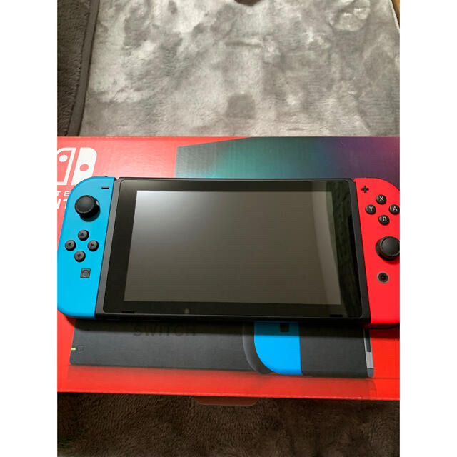 Nintendo Switch(ニンテンドースイッチ)のSwitch中古(SDカード32gb、ソフト2本付き) エンタメ/ホビーのゲームソフト/ゲーム機本体(家庭用ゲーム機本体)の商品写真