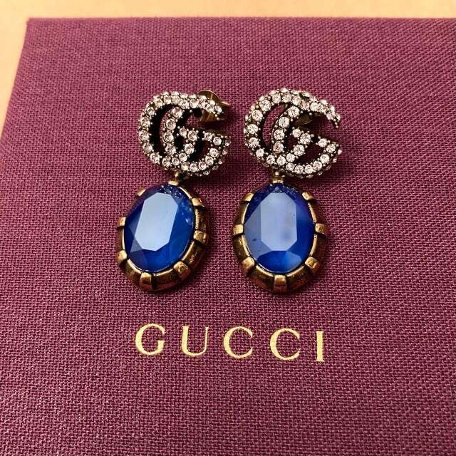 Gucci(グッチ)のGUCCI ブルークリスタルピアス ジミン着用 両耳 レディースのアクセサリー(ピアス)の商品写真