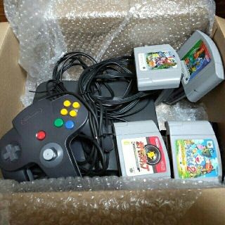 ニンテンドウ64(NINTENDO 64)の64本体　ソフト一式セット(家庭用ゲーム機本体)